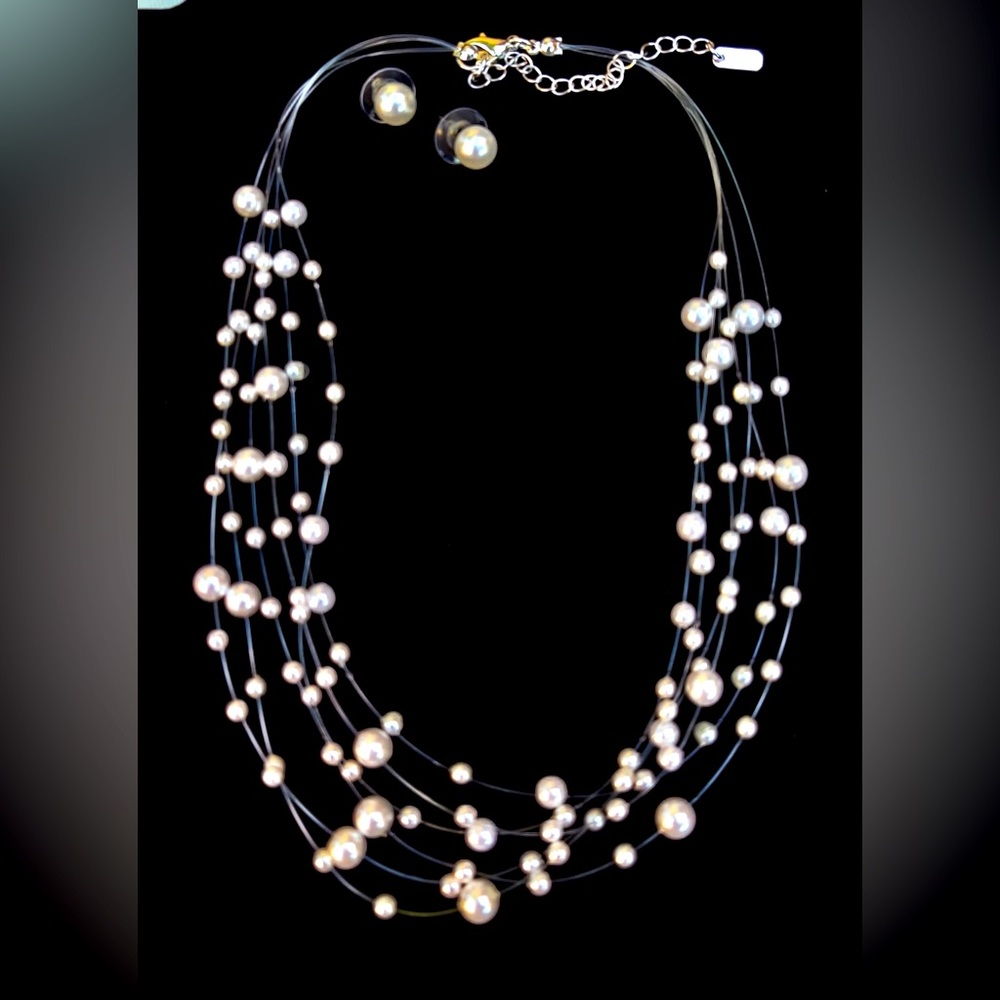 Set of necklace with earrings